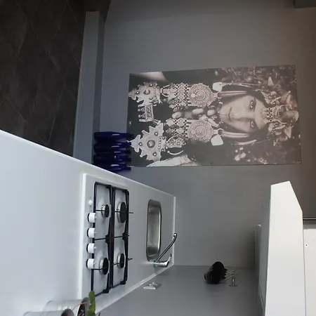 Fatima Hendrix Apartamento *